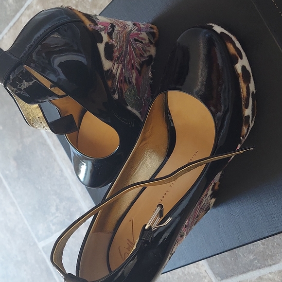 Shoes - Picture 2 of 5